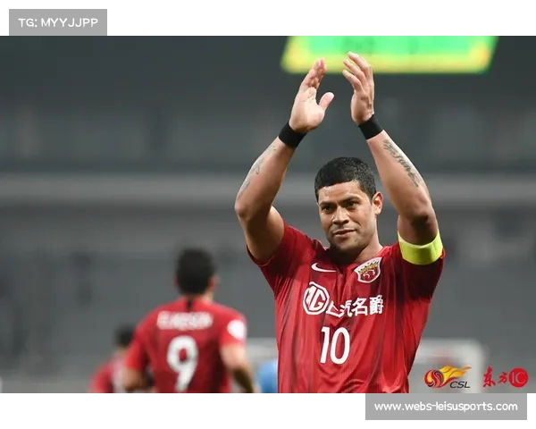 沙伊拉绝杀后拥抱替补席：奥维耶多前锋跪地落泪，15场不胜阴霾一扫而空